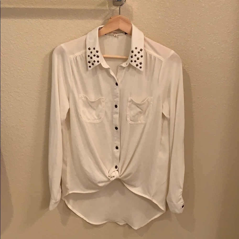 Hi-lo collared cream top